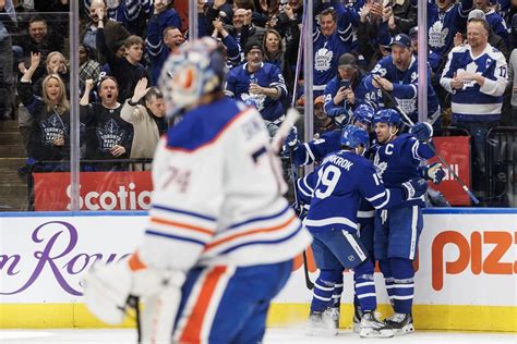Maple Leafs score 4 in 2nd period, down McDavid’s Oilers 7-4